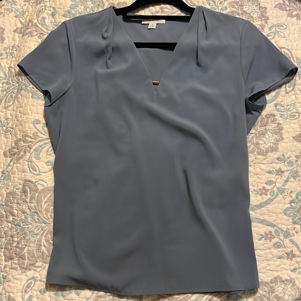 Calvin Klein top SZ: M nice blouse! Pretty Blue / Gray Color!